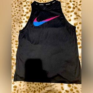 Women’s small Nike shirt